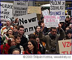 Z demonstrace  proti válce - Praha, 26. 1. 2003
